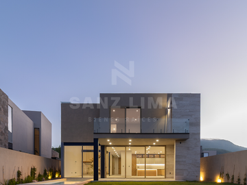 Altozano: Residencia con arquitectura de autor y alberca privada