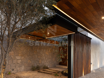 Altozano: Residencia de lujo con estilo contemporaneo