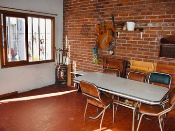 VENTA CASA 4 AMBIENTES APTA CREDITO