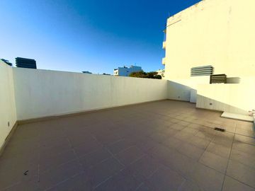 2 AMBIENTES DE 122M2 C/ TERRAZA PROPIA Y PARRILLA