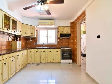 VENTA 4 AMBIENTES DEPENDENCIA PATIO BAULERA FLORES