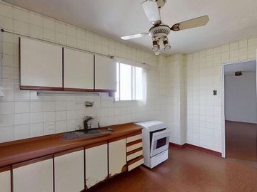 2 AMB C/TERRAZA PROPIA en Av. Rivadavia y Varela