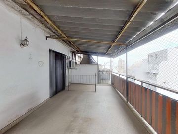 2 AMB C/TERRAZA PROPIA en Av. Rivadavia y Varela