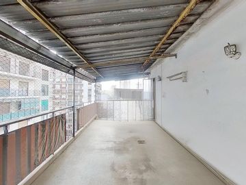 2 AMB C/TERRAZA PROPIA en Av. Rivadavia y Varela