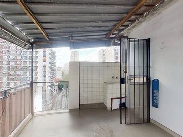 2 AMB C/TERRAZA PROPIA en Av. Rivadavia y Varela