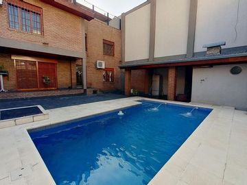 RAMOS MEJIA VENTA CASA 6 AMB PILETA EXC ESTADO