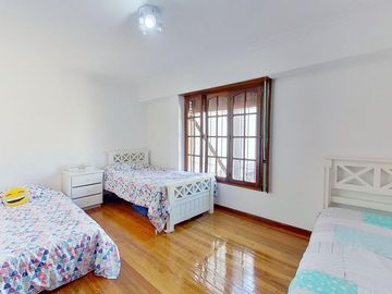 RAMOS MEJIA VENTA CASA 6 AMB PILETA EXC ESTADO