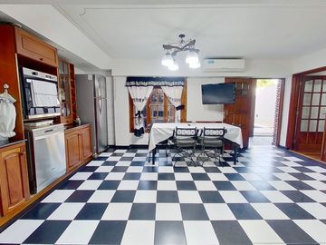 RAMOS MEJIA VENTA CASA 6 AMB PILETA EXC ESTADO