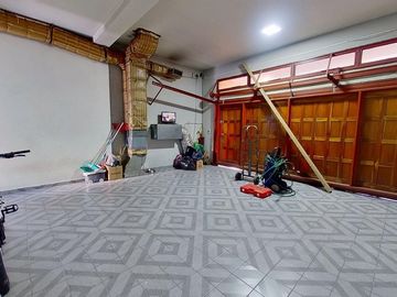 RAMOS MEJIA VENTA CASA 6 AMB PILETA EXC ESTADO