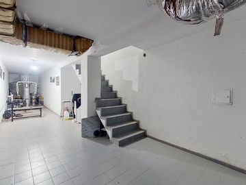 RAMOS MEJIA VENTA CASA 6 AMB PILETA EXC ESTADO