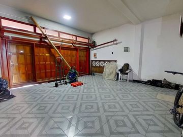RAMOS MEJIA VENTA CASA 6 AMB PILETA EXC ESTADO