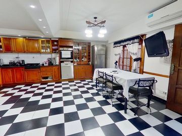 RAMOS MEJIA VENTA CASA 6 AMB PILETA EXC ESTADO
