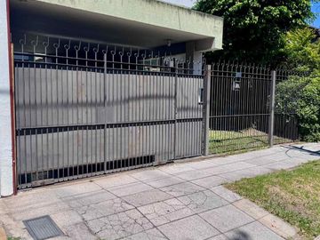 VENTA CASA 4 AMBIENTES CASTELAR NORTE GRAN FONDO