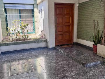 VENTA CASA 4 AMBIENTES CASTELAR NORTE GRAN FONDO