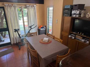 VENTA CASA 4 AMBIENTES CASTELAR NORTE GRAN FONDO