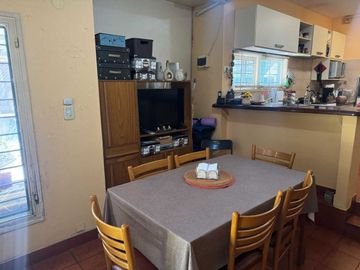 VENTA CASA 4 AMBIENTES CASTELAR NORTE GRAN FONDO