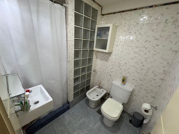 VENTA. CABALLITO 2 AMB (80 m2), LAV, BALCÓN AL FR