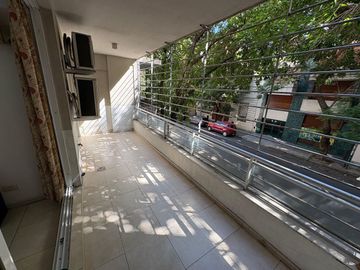 VENTA. CABALLITO 2 AMB (80 m2), LAV, BALCÓN AL FR