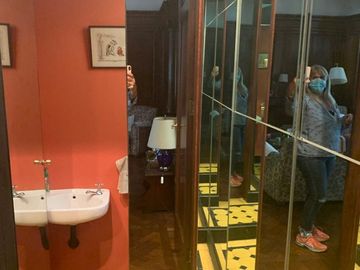 CASA 7 AMBIENTES -COCHERA-ASCENSOR UNIPERSONAL-