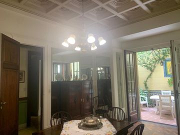 CASA 7 AMBIENTES -COCHERA-ASCENSOR UNIPERSONAL-