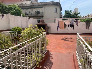 CASA 7 AMBIENTES -COCHERA-ASCENSOR UNIPERSONAL-
