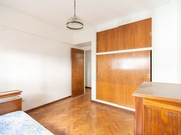 Venta Departamento Piso Caballito 4 amb + dependen