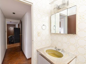Venta Departamento Piso Caballito 4 amb + dependen