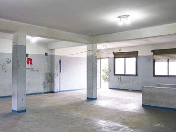DEPÓSITO EN PARQUE CHACABUCO 320 m² EN DOS PLANTAS
