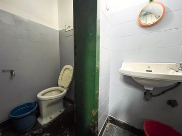 DEPÓSITO EN PARQUE CHACABUCO 320 m² EN DOS PLANTAS