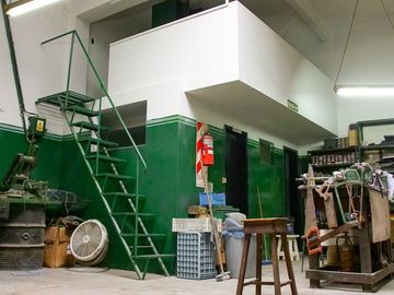 DEPÓSITO EN PARQUE CHACABUCO 320 m² EN DOS PLANTAS