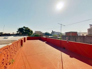 VENTA CASA 4 AMB c/LOCAL y GARAGE en LANUS