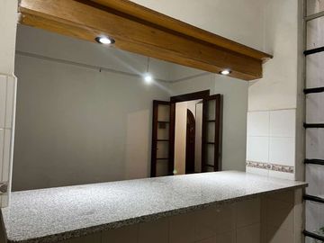 VENTA DEPTO 3 AMB CON ESCRITORIO COCHERA Y PATIO