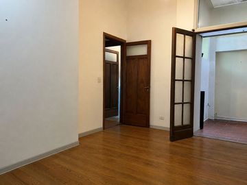VENTA DEPTO 3 AMB CON ESCRITORIO COCHERA Y PATIO
