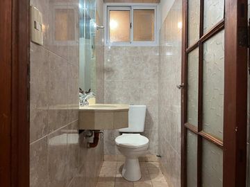 VENTA DEPTO 3 AMB CON ESCRITORIO COCHERA Y PATIO