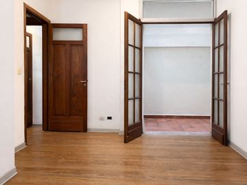 VENTA DEPTO 3 AMB CON ESCRITORIO COCHERA Y PATIO