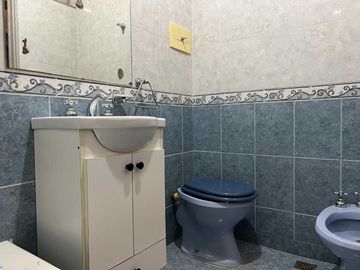 VENTA DEPTO 3 AMB CON ESCRITORIO COCHERA Y PATIO