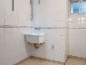 VENTA DEPTO 3 AMB CON ESCRITORIO COCHERA Y PATIO