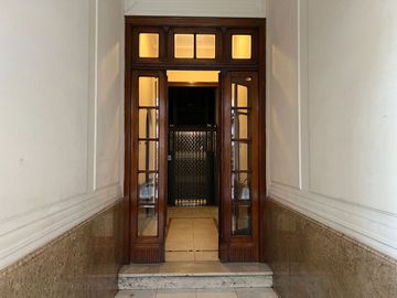 VENTA DEPTO 3 AMB CON ESCRITORIO COCHERA Y PATIO