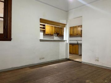 VENTA DEPTO 3 AMB CON ESCRITORIO COCHERA Y PATIO
