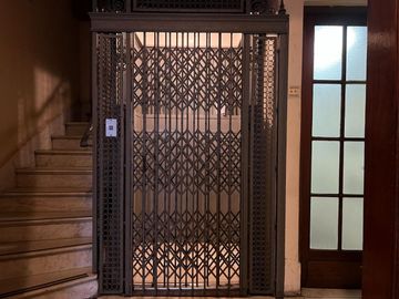 VENTA DEPTO 3 AMB CON ESCRITORIO COCHERA Y PATIO
