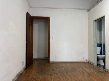 VENTA DEPTO 3 AMB CON ESCRITORIO COCHERA Y PATIO