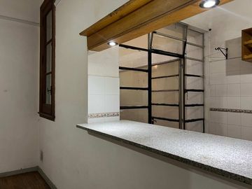 VENTA DEPTO 3 AMB CON ESCRITORIO COCHERA Y PATIO