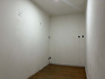 VENTA DEPTO 3 AMB CON ESCRITORIO COCHERA Y PATIO