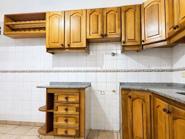 VENTA DEPTO 3 AMB CON ESCRITORIO COCHERA Y PATIO