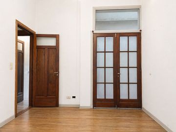 VENTA DEPTO 3 AMB CON ESCRITORIO COCHERA Y PATIO
