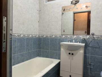 VENTA DEPTO 3 AMB CON ESCRITORIO COCHERA Y PATIO