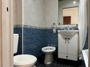 VENTA DEPTO 3 AMB CON ESCRITORIO COCHERA Y PATIO