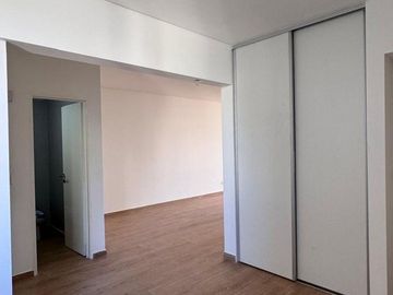 Venta 4 ambientes con balcón y cochera-Caballito