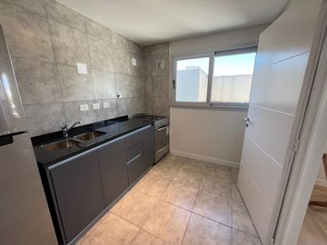 VENTA 4 AMBIENTES CON BALCON Y COCHERA CABALLITO