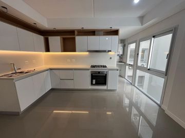 VENTA 4 AMBIENTES CON BALCON Y COCHERA CABALLITO